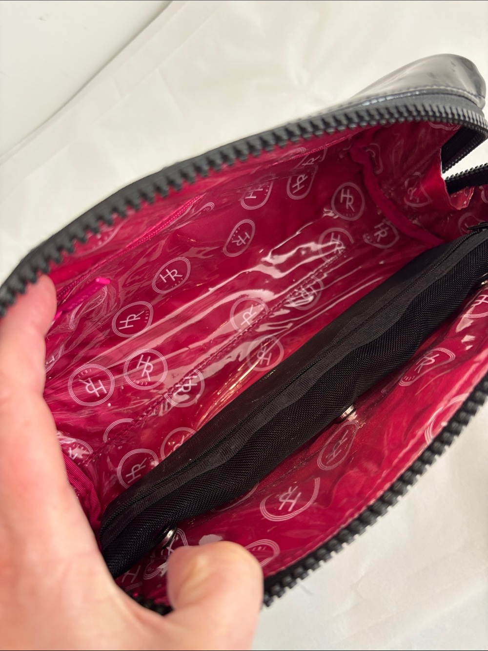 HOLT RENFREW Black Patent Travel toiletry bag make up case cosmetic bag lined - Picture 10 of 17